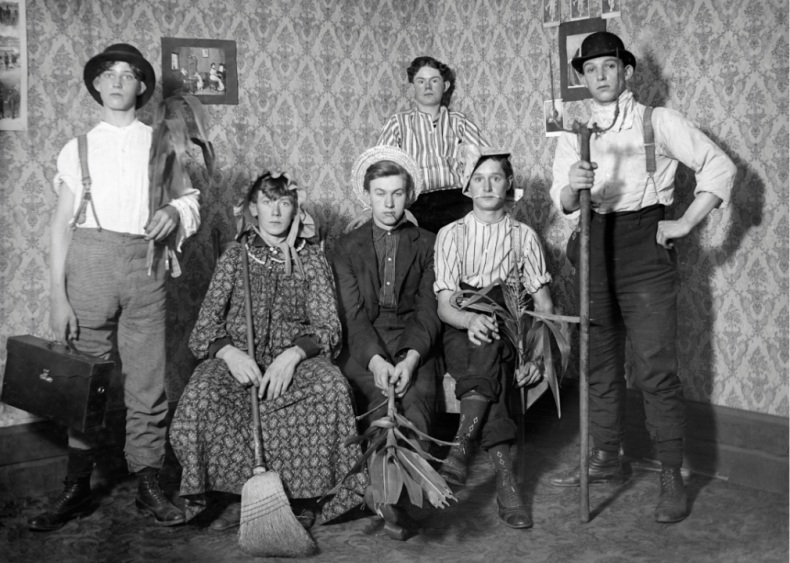 Early 20th-century group photo Early 20th-century group photo