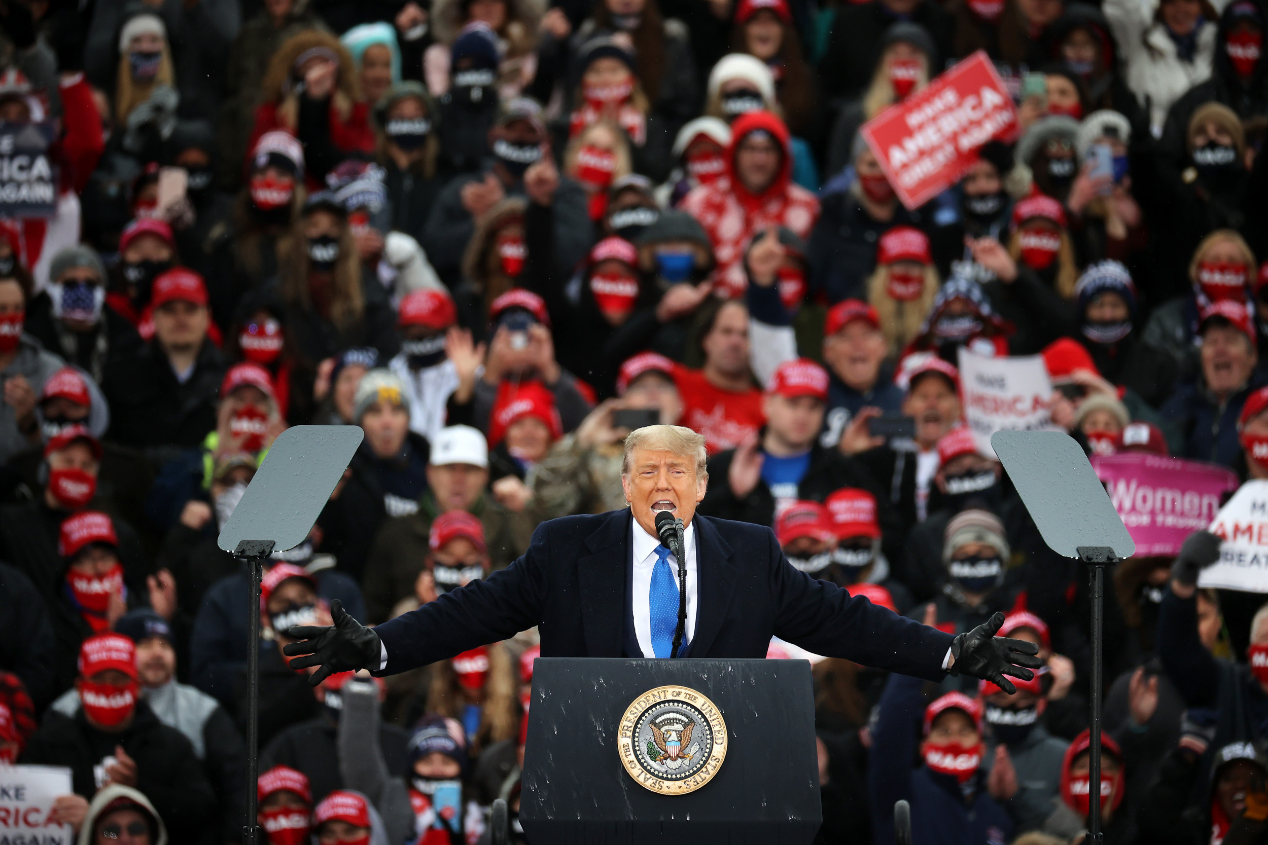 Republican Senators Deb Fischer and Joni Ernst Seen at Trump Rally Without Masks