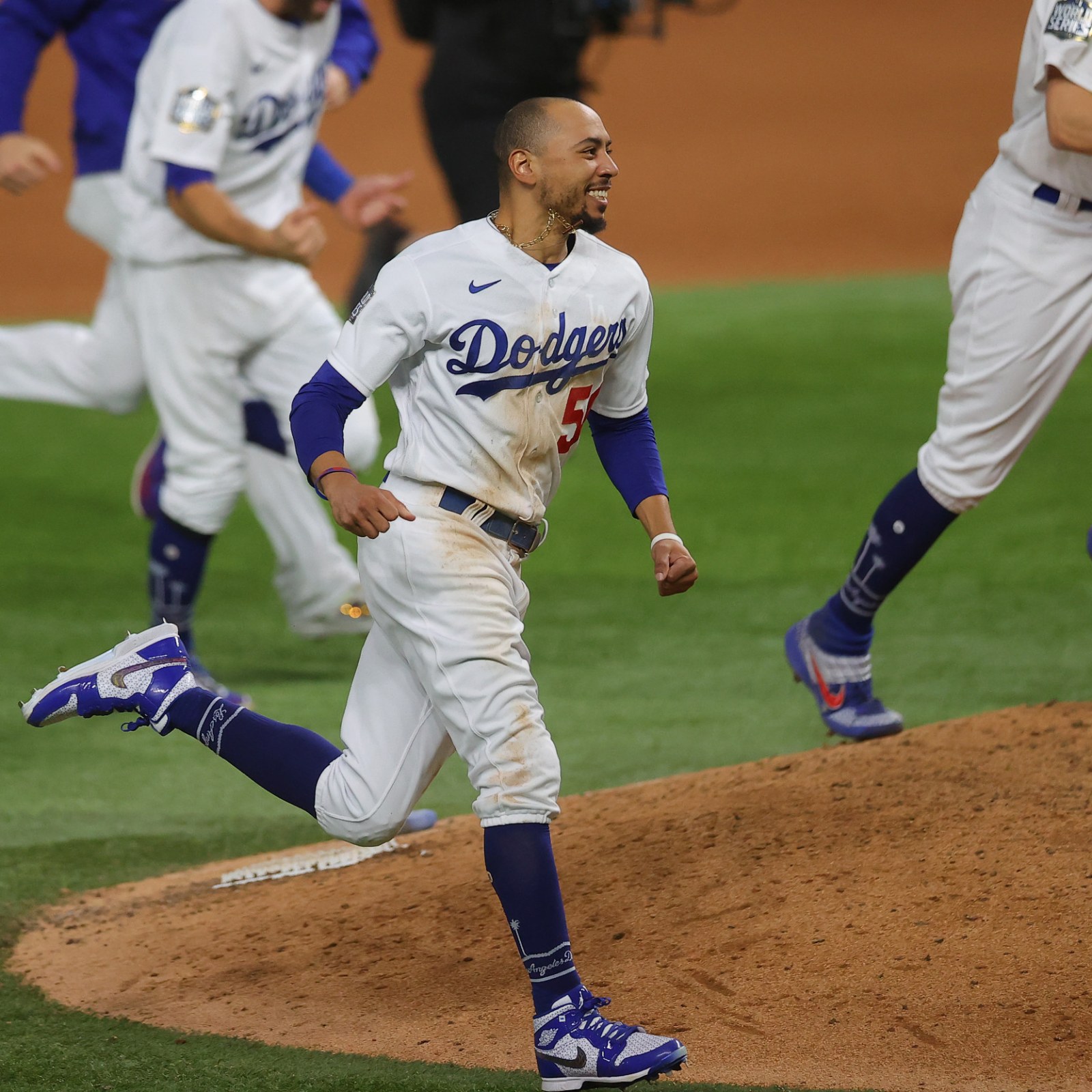 As Mookie Betts Makes Baseball History in World Series Win, Dodgers Fans  Thank the Red Sox