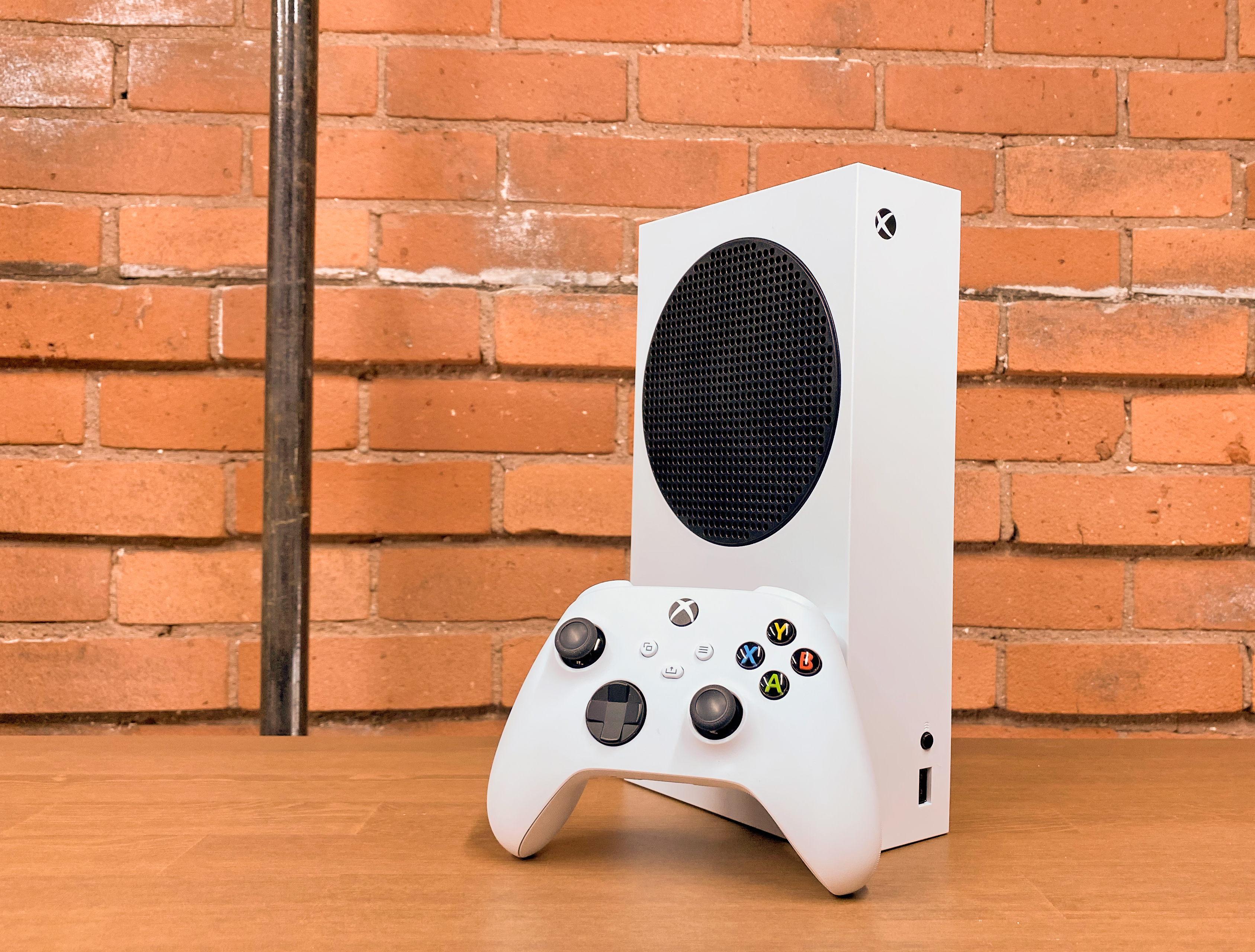 Xbox Series S Review -Console with Controller