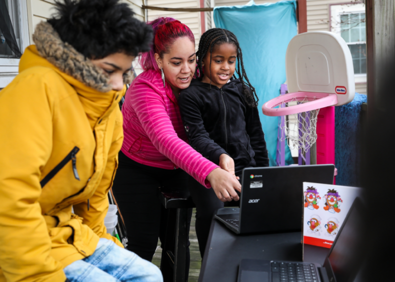 Students lack technology to complete classes online Students lack technology to complete classes online