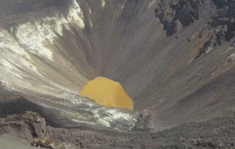 hawaii volcano lake