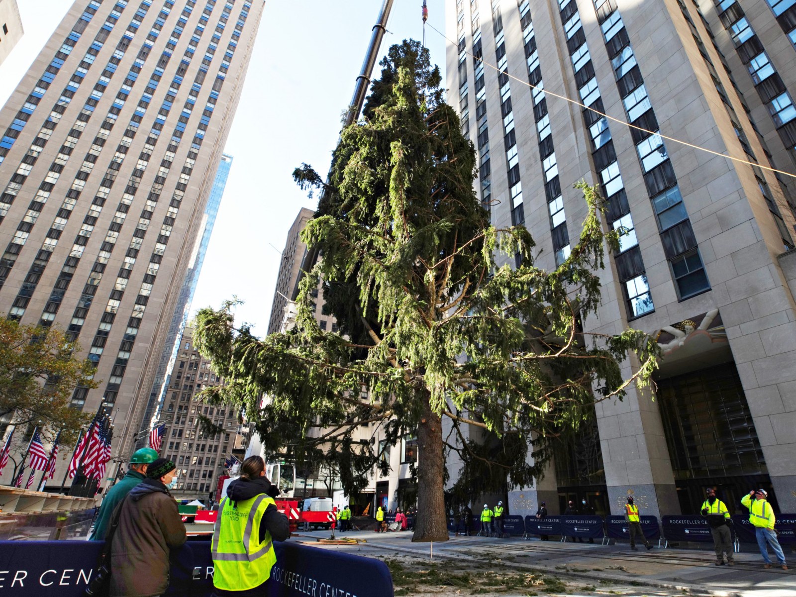 Here S Who Chose 2020 S Meme Worthy Rockefeller Christmas Tree Here S Who Chose 2020 S Meme Worthy Rockefeller Christmas Tree