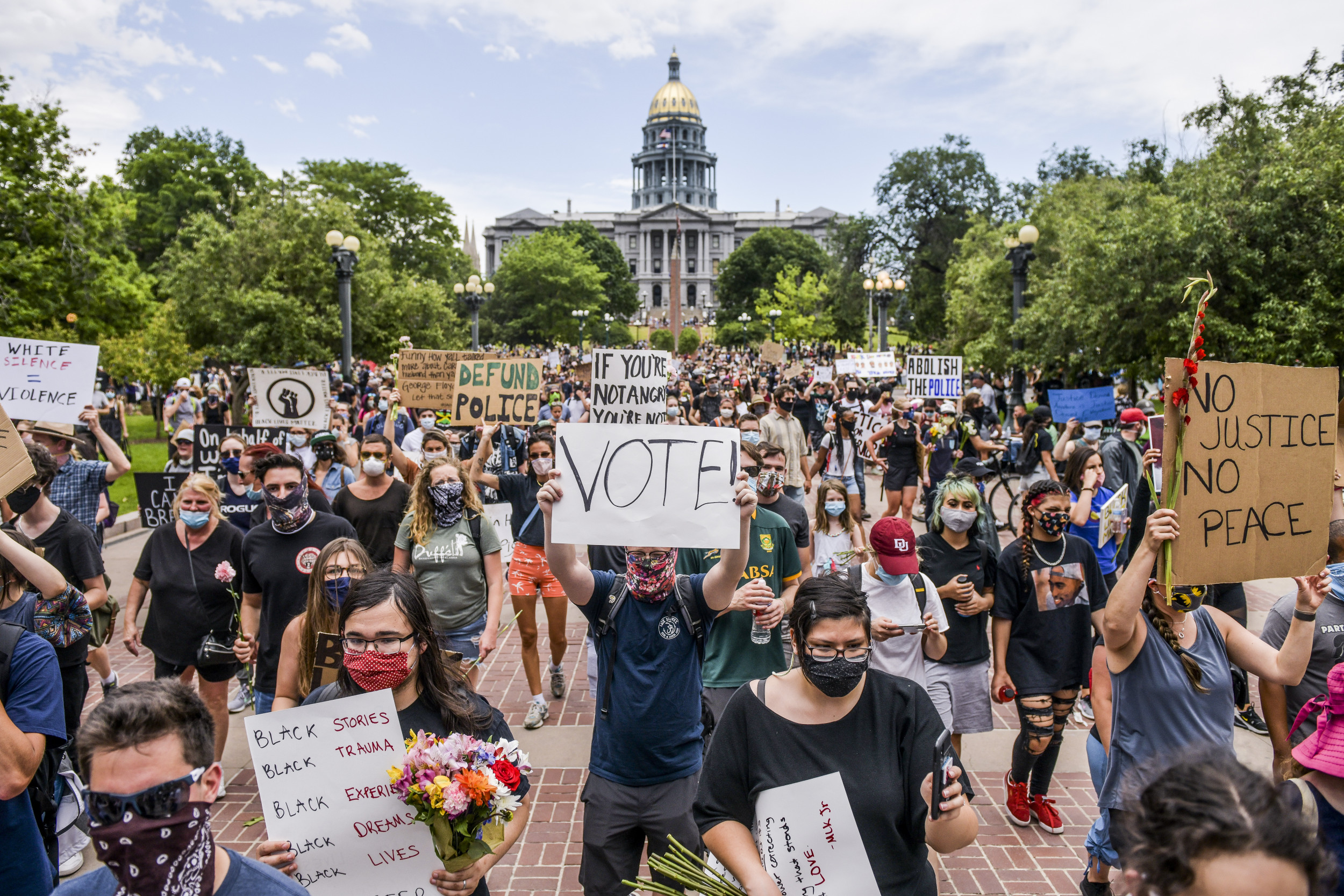 Cop Who Threatened Violence Against Democrats, BLM Protesters Quits ...