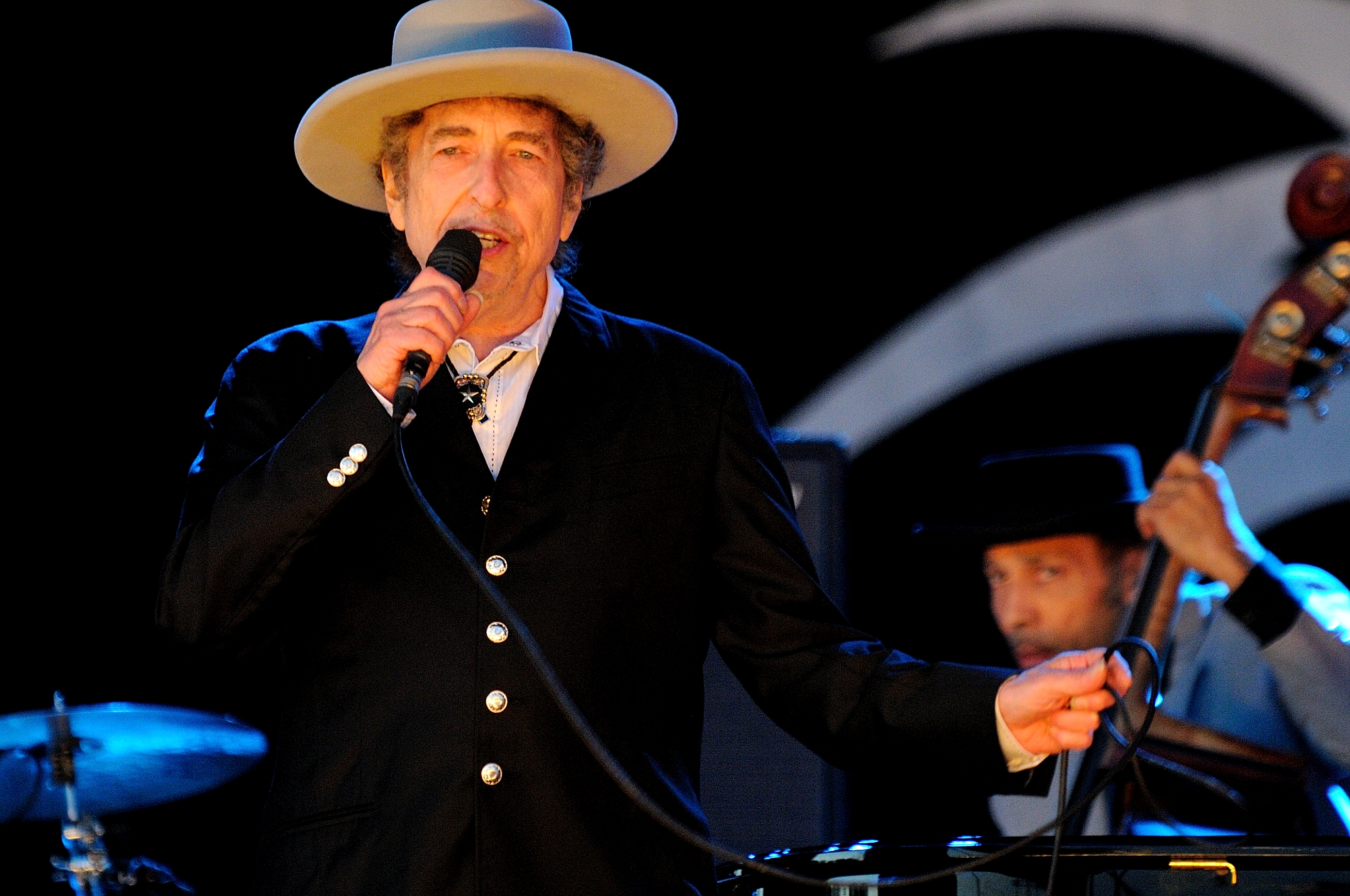 bob-dylan-sells-entire-music-catalog-here-s-how-much-the-deal-is