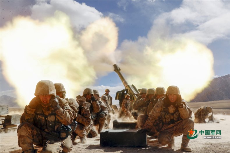 Chinese army tests heavy artillery in Xinjiang