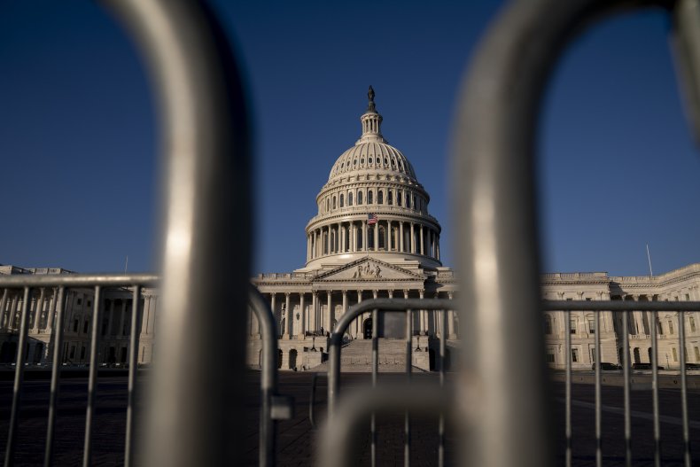 Lawmakers narrowly avoid government shutdown