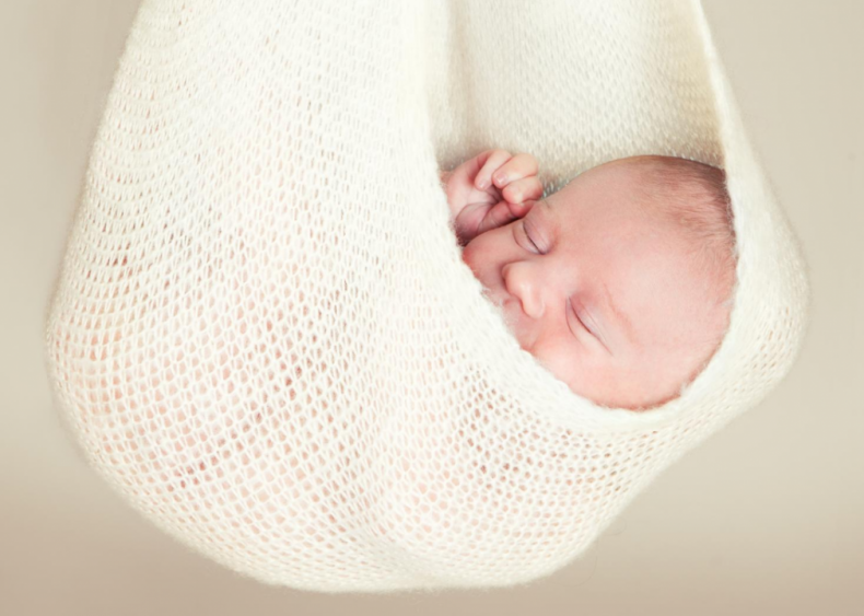 Switzerland: Newborns sleep in hammocks