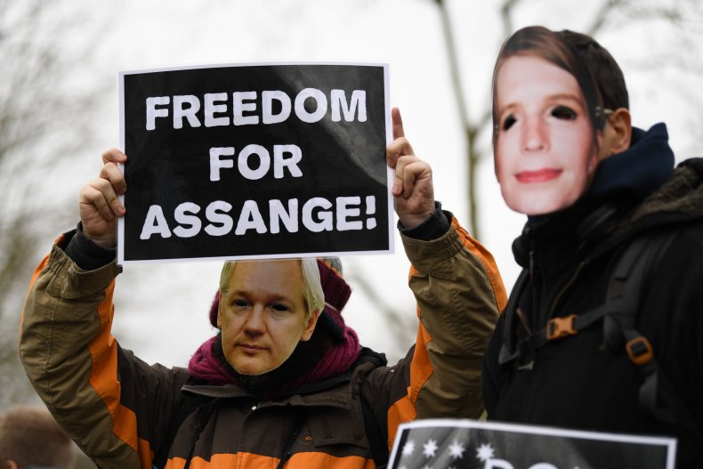 julian assange pardon trump