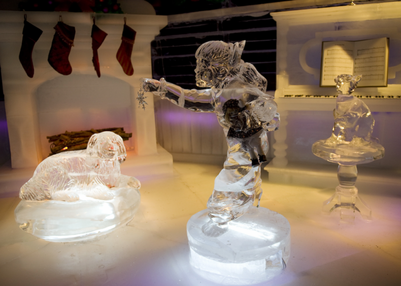 Family Christmas scene ice sculpture in Maryland