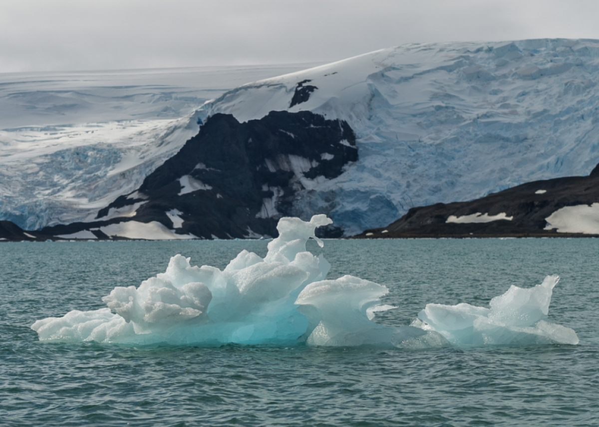 February 9: Antarctic temperatures reach record highs