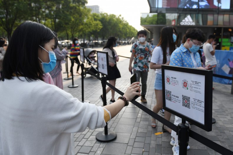 Beijing Resident Uses Health Kit Phone App