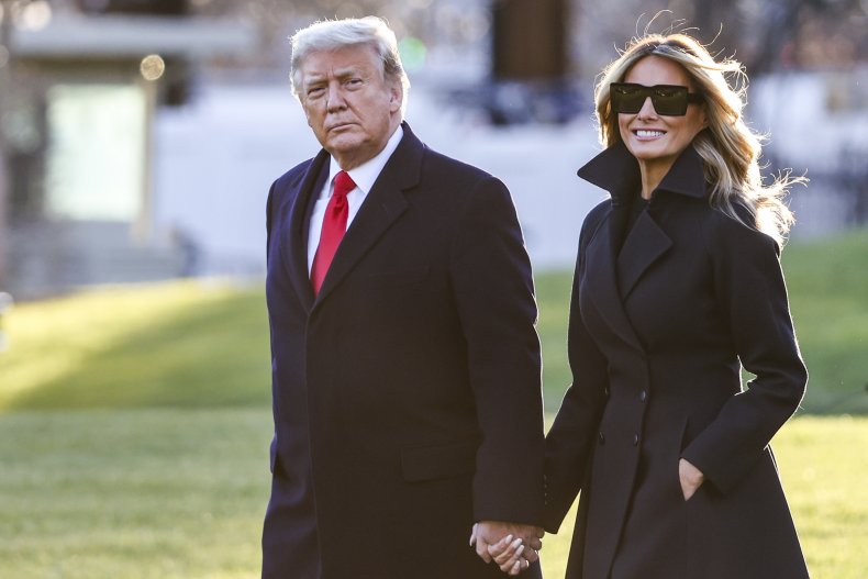 donald and melania trump on south lawn