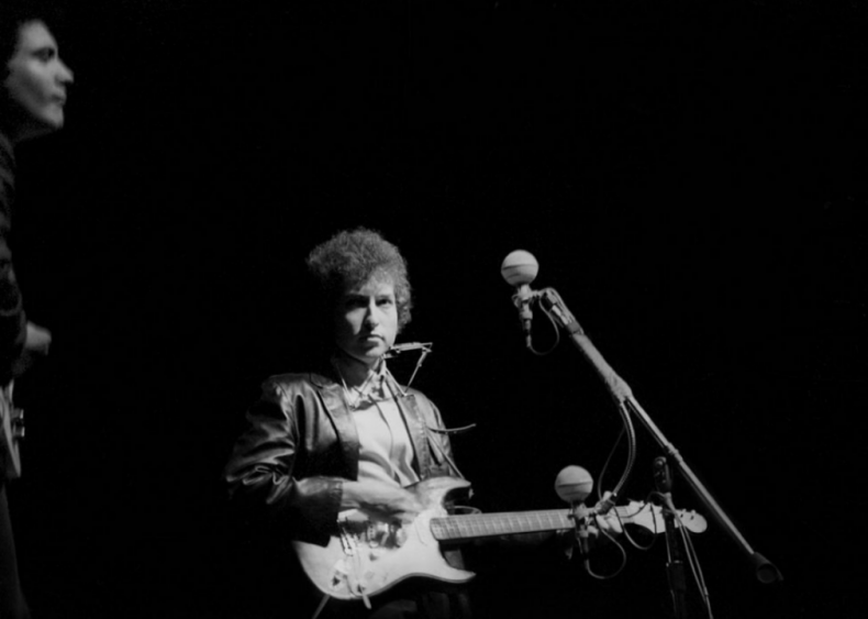 Dylan goes electric
