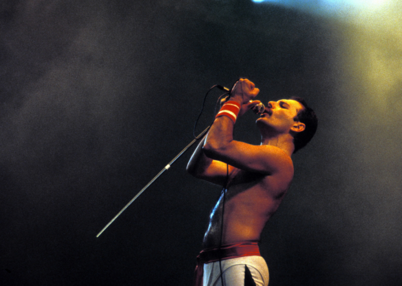 Freddie Mercury dies