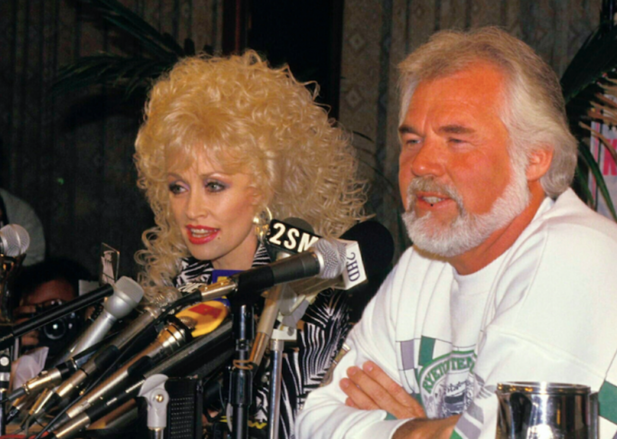#32. 'Islands In The Stream' by Kenny Rogers with Dolly Parton