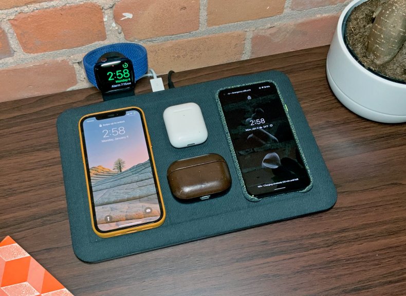 Mophie 4-in-1 Wireless Charging Mat phones headphones