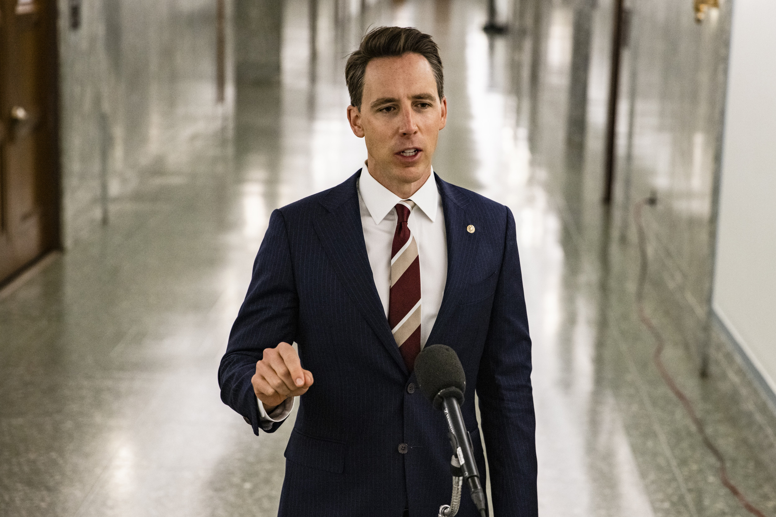 Promovendo o bem-estar social e encontrando significado, Senador Josh  Hawley