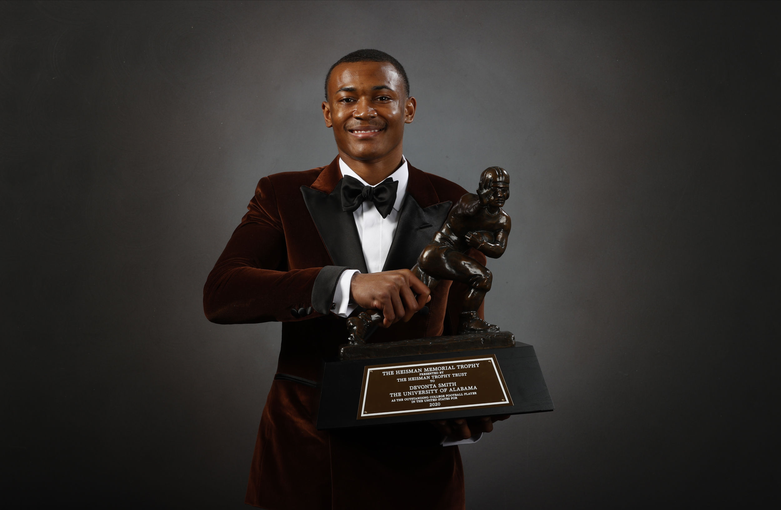 DeVonta Smith Is Only Fourth WR To Win the Heisman Trophy—Here Are the ...