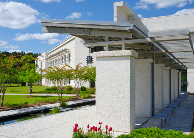 Community colleges whose graduates earn the most money