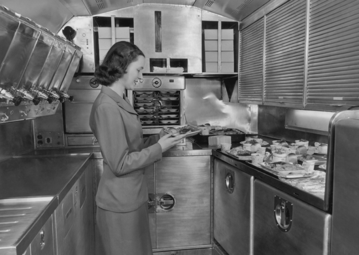 1946: Pan American Airways offers frozen dinners