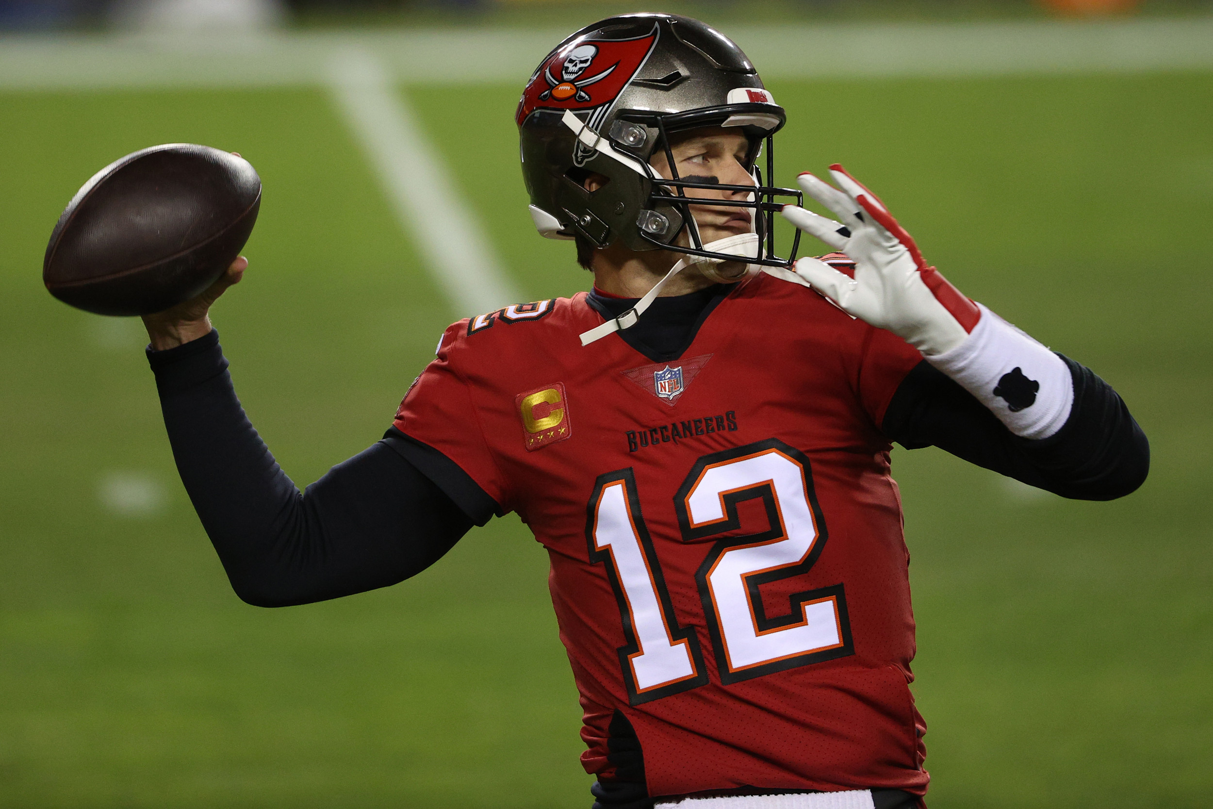 Tom Brady's two touchdowns lift Tampa Bay Bucs over Philadelphia Eagles, NFL