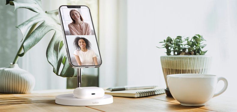 Best of CES 2021 Belkin 2-in-1 MagSafe