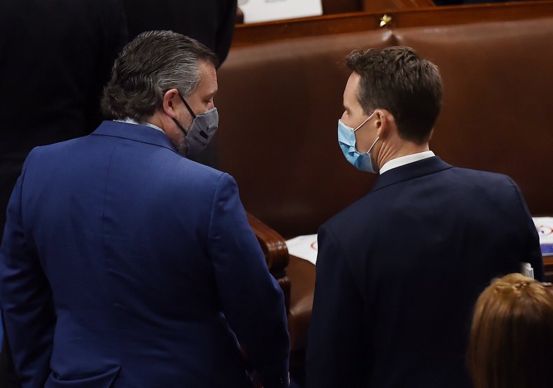 senators hawley and cruz during biden certification