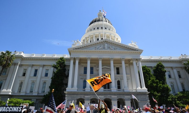 US-HEALTH-VIRUS-PROTEST Hundreds of people gather to protest