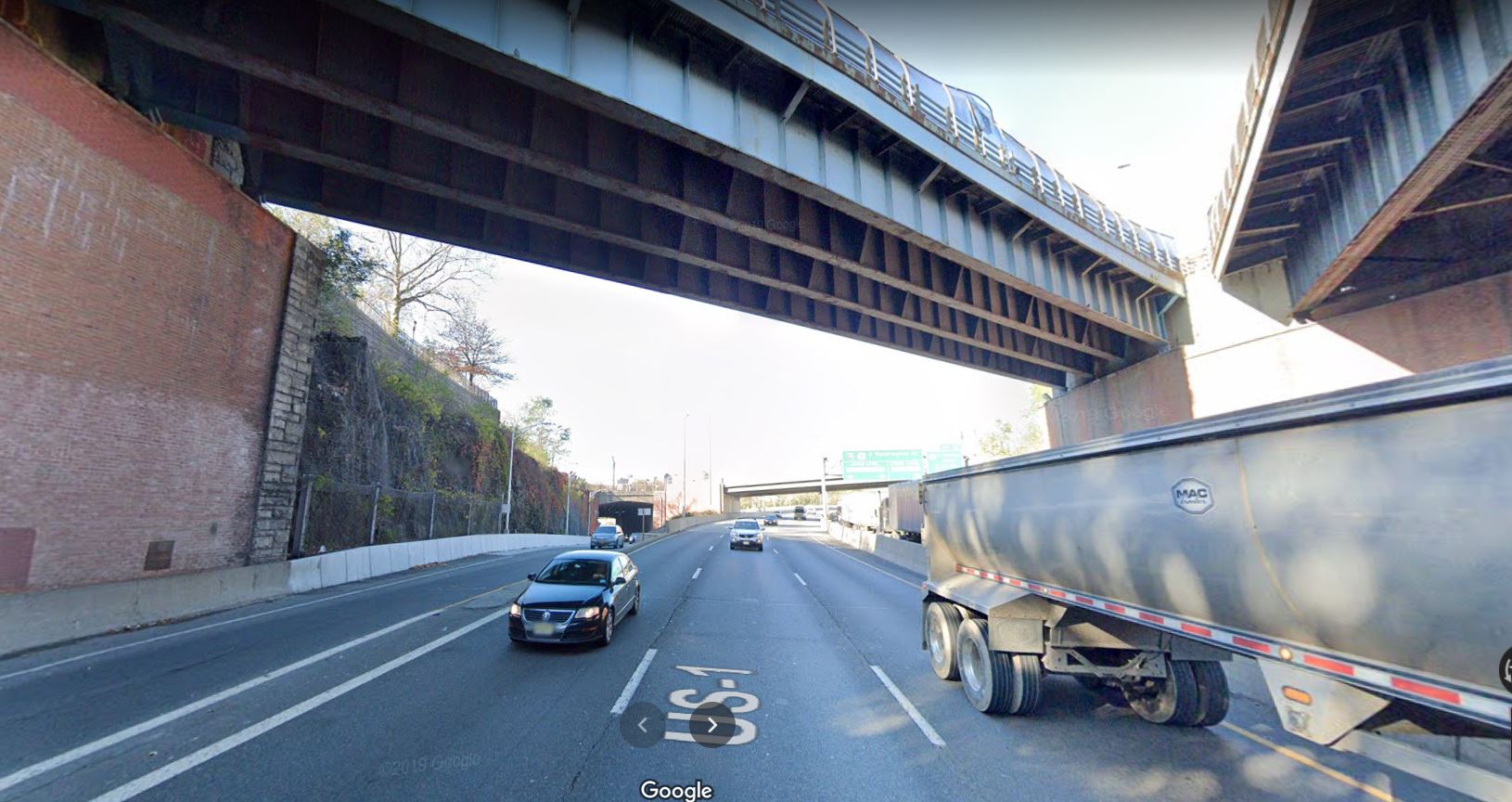New York Crash Leaves At Least Nine Hurt, Bus Dangles From Bronx Overpass - Vimarsana News