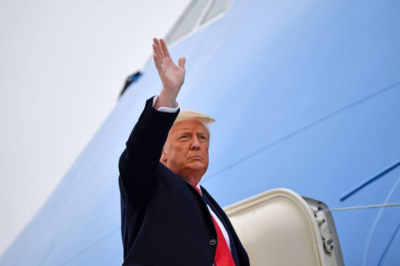 donald trump waves from Air Force One