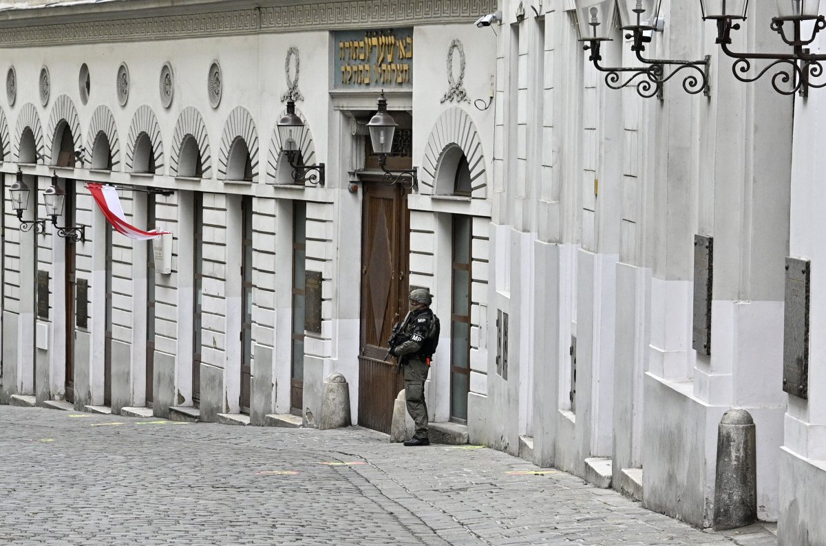 Armed policeman guards synagogue entrance in Vienna