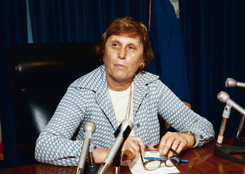 1975: No strings attached for this governor
