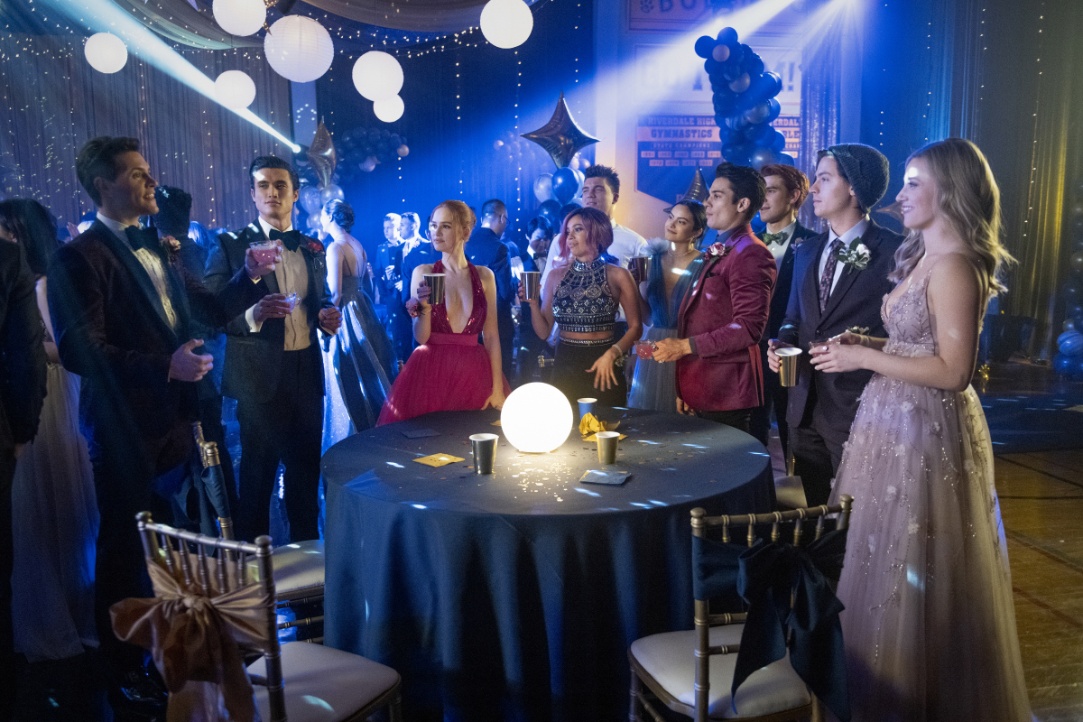 How the 'Riverdale' prom episode sets up the upcoming time jump.
