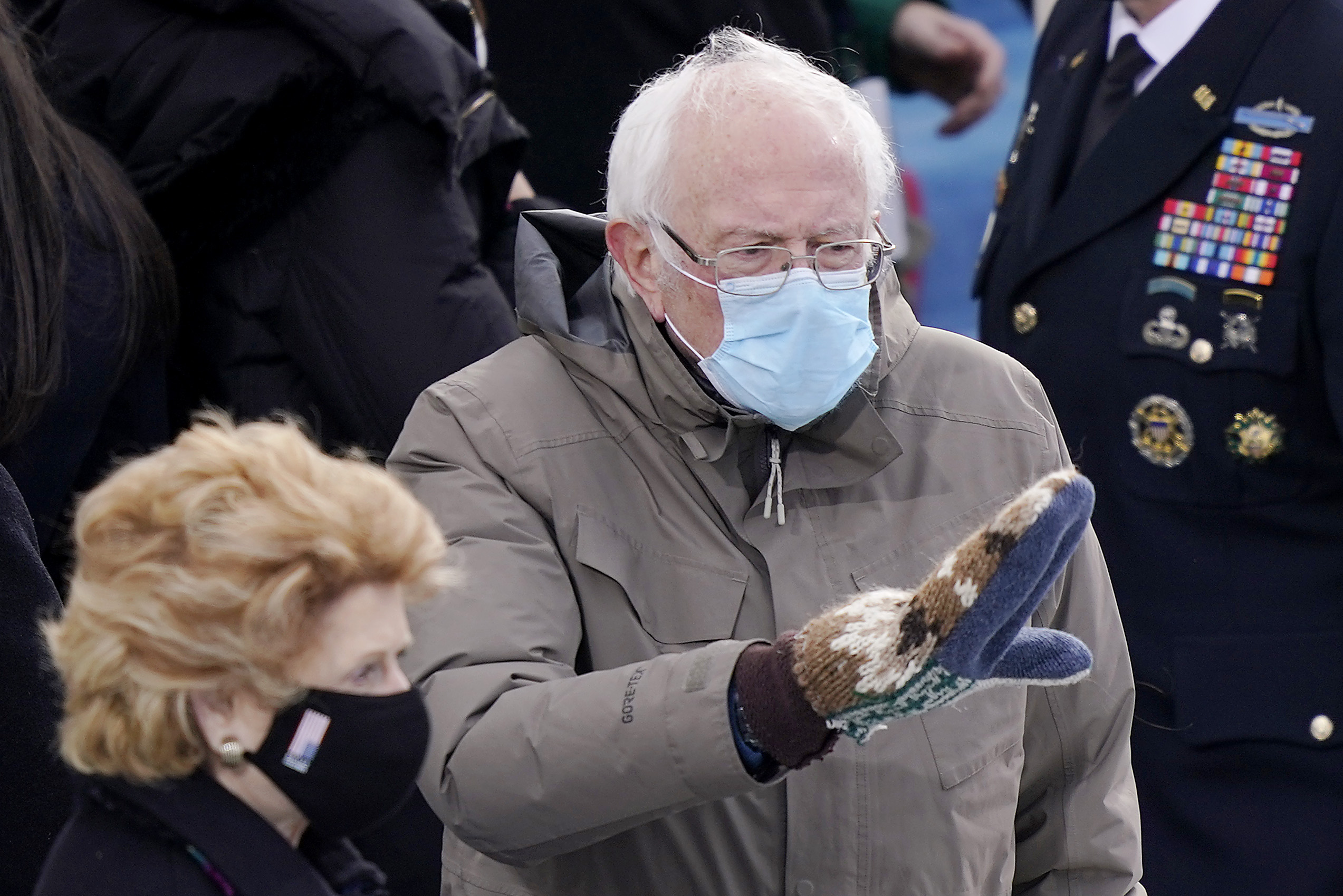 Bernie Sanders' Mittens Steal the Show at Biden's Inauguration - Newsweek