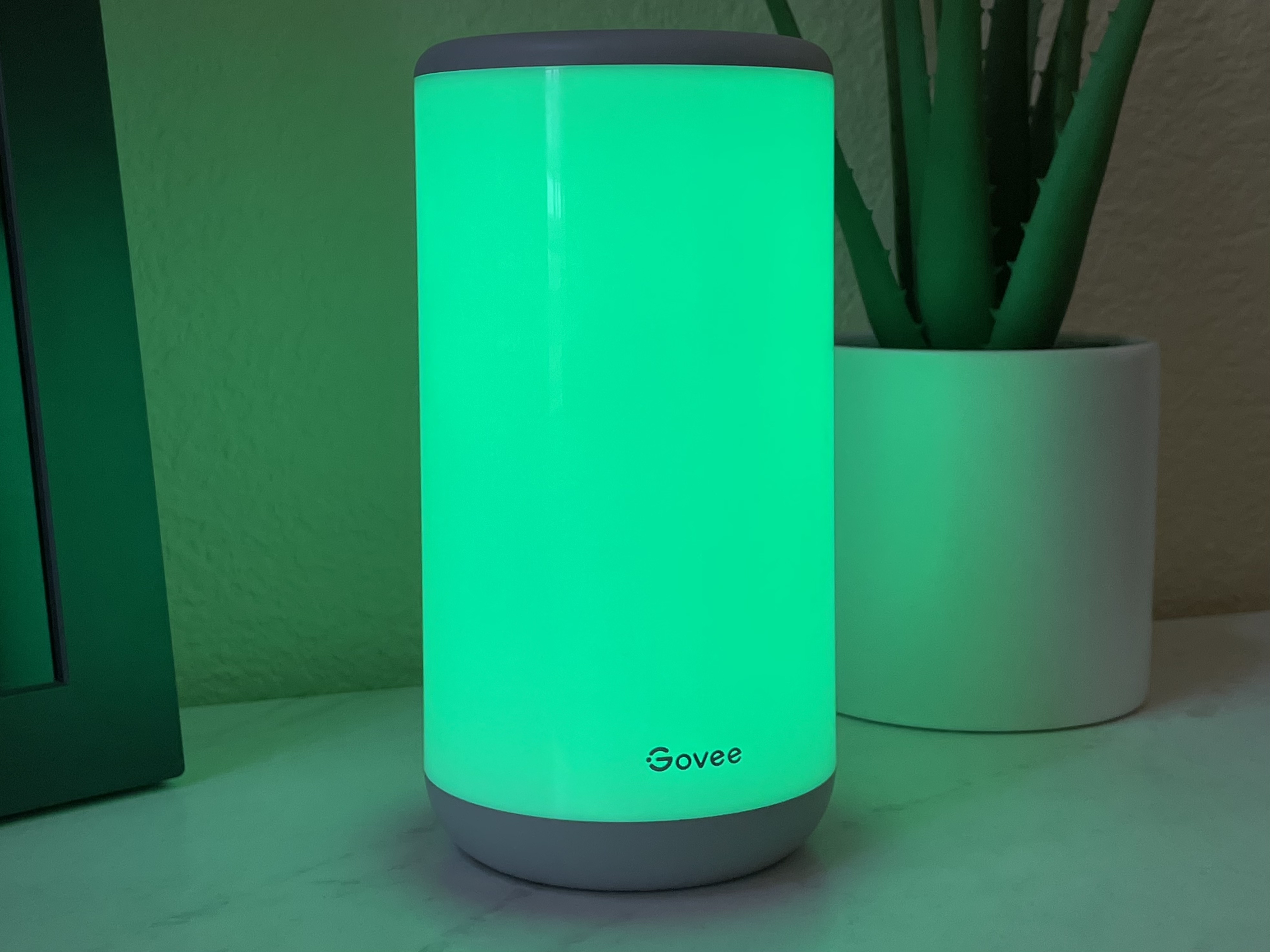 aura smart table lamp