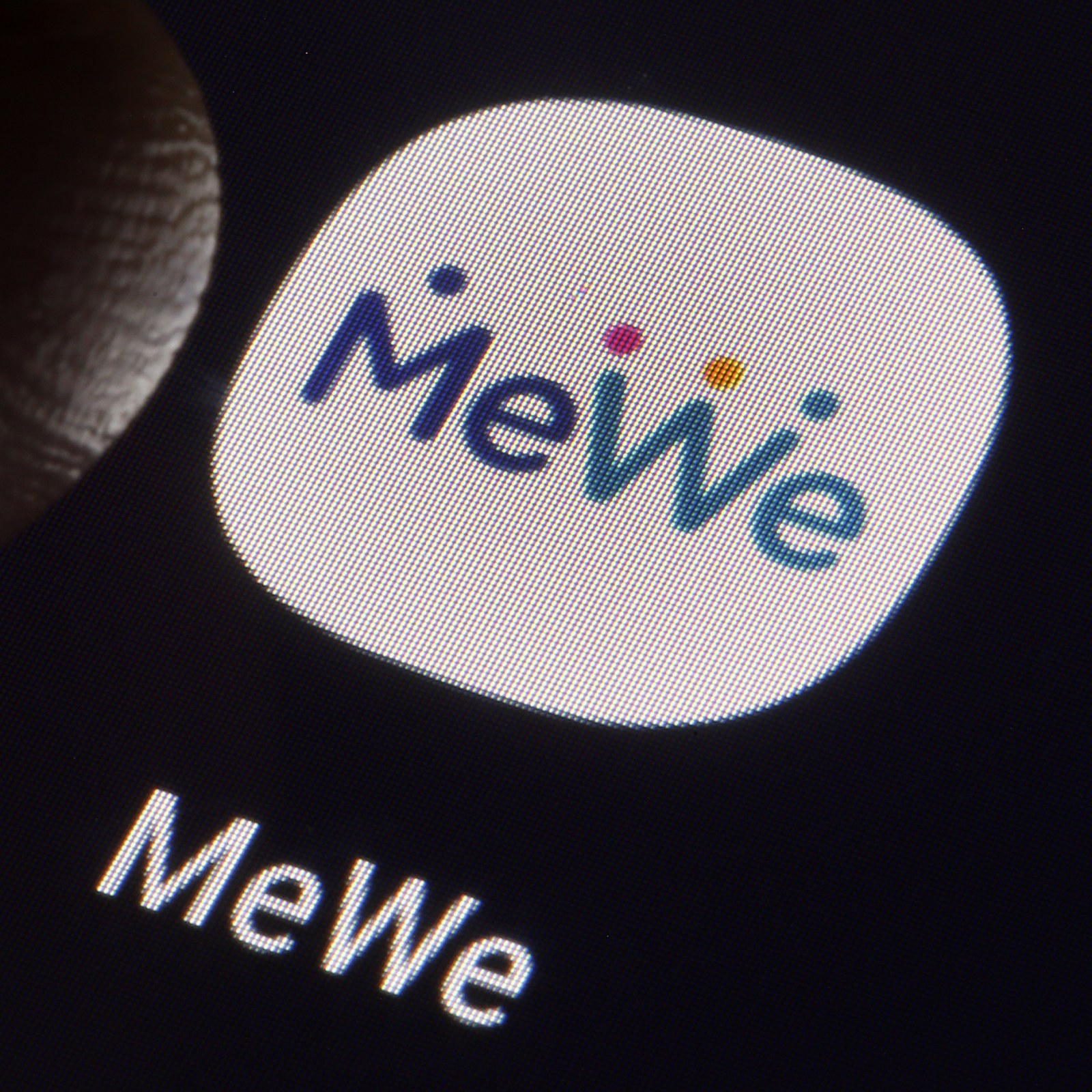 MeWe Gains New Members as Other Social Media Platforms Are Banned From App  Stores