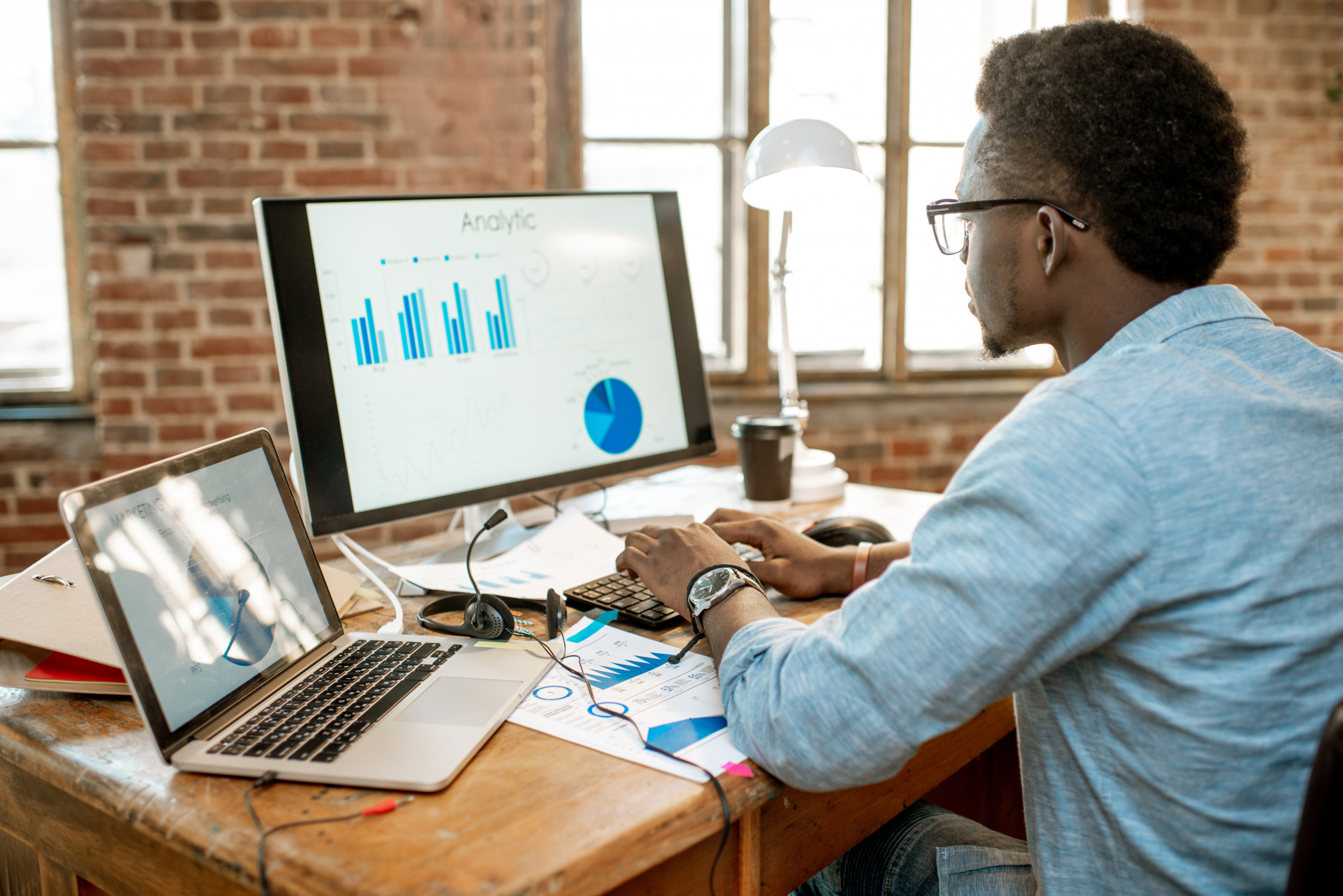7 Ways Industry Experts Can Take Their Leadership Online