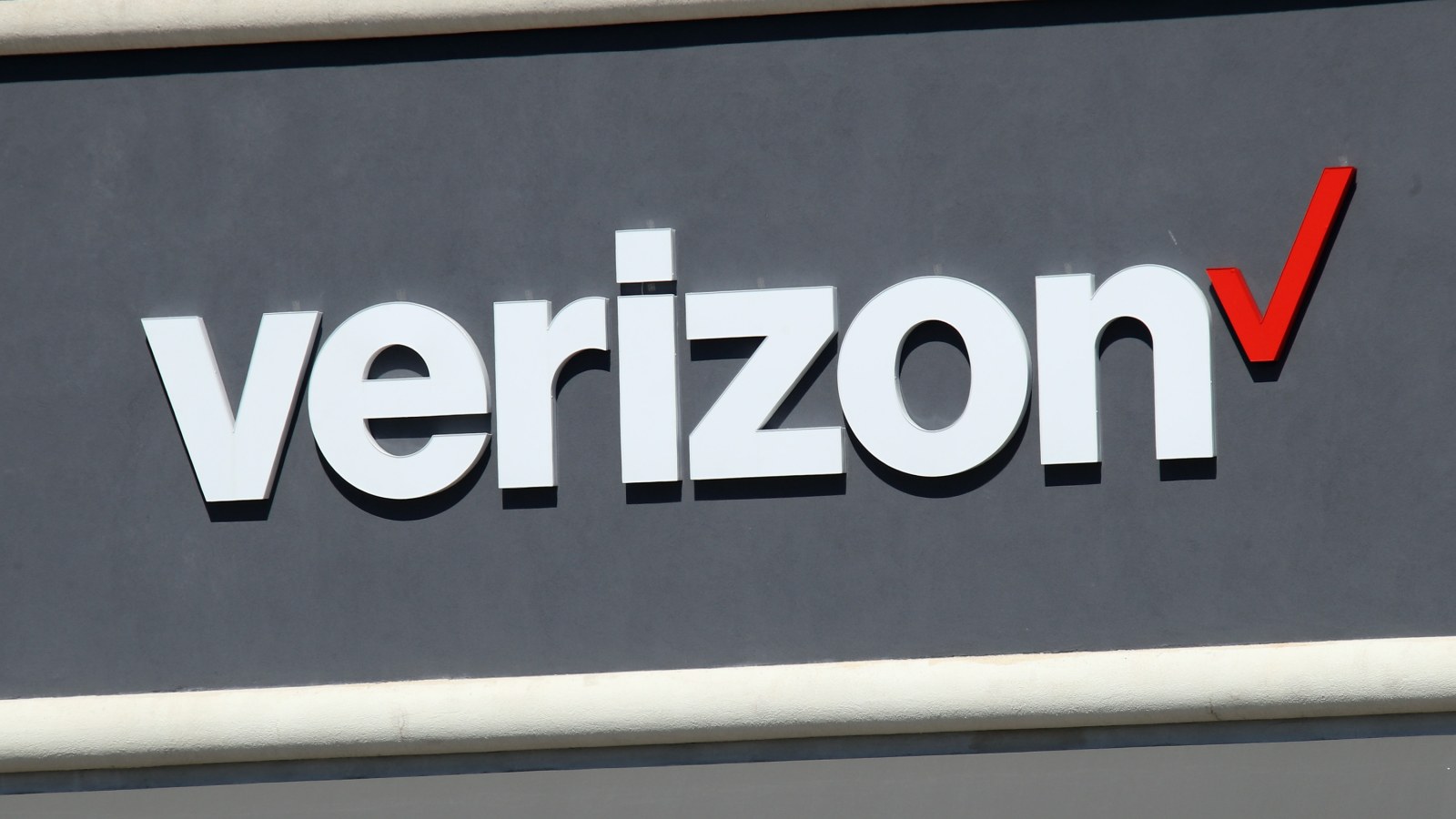 verizon internet outage leaves people without access in d c new york boston