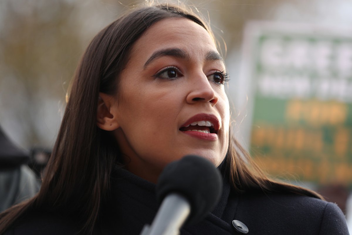 Alexandria Ocasio Cortez Calls Robinhood's Block on Trading GameStop, Other  Stocks 'Unacceptable