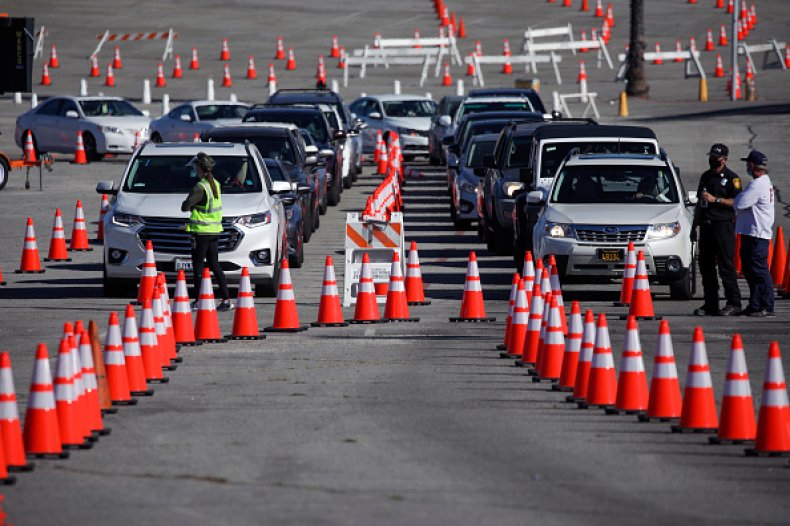 US-HEALTH-VIRUS-VACCINES Healthcare workers line up in cars