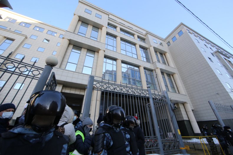 Police block Moscow City Court