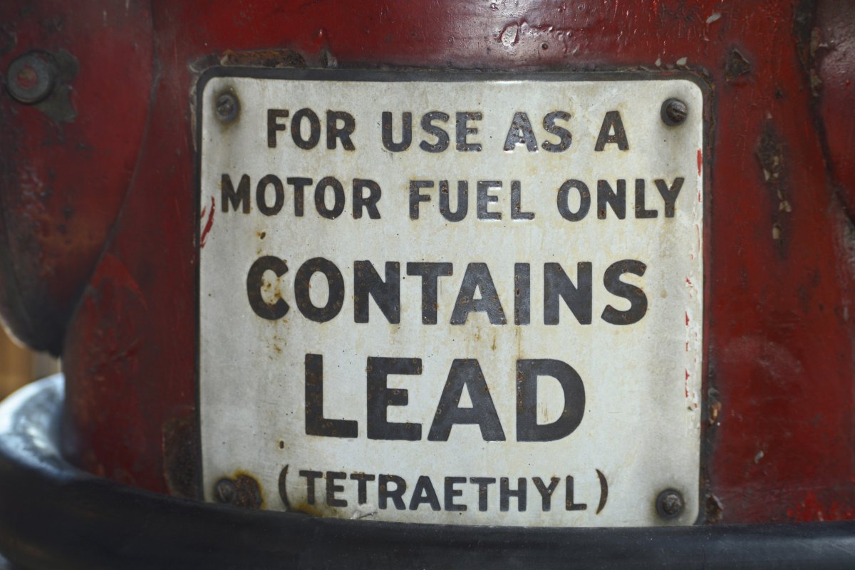 Lead gas