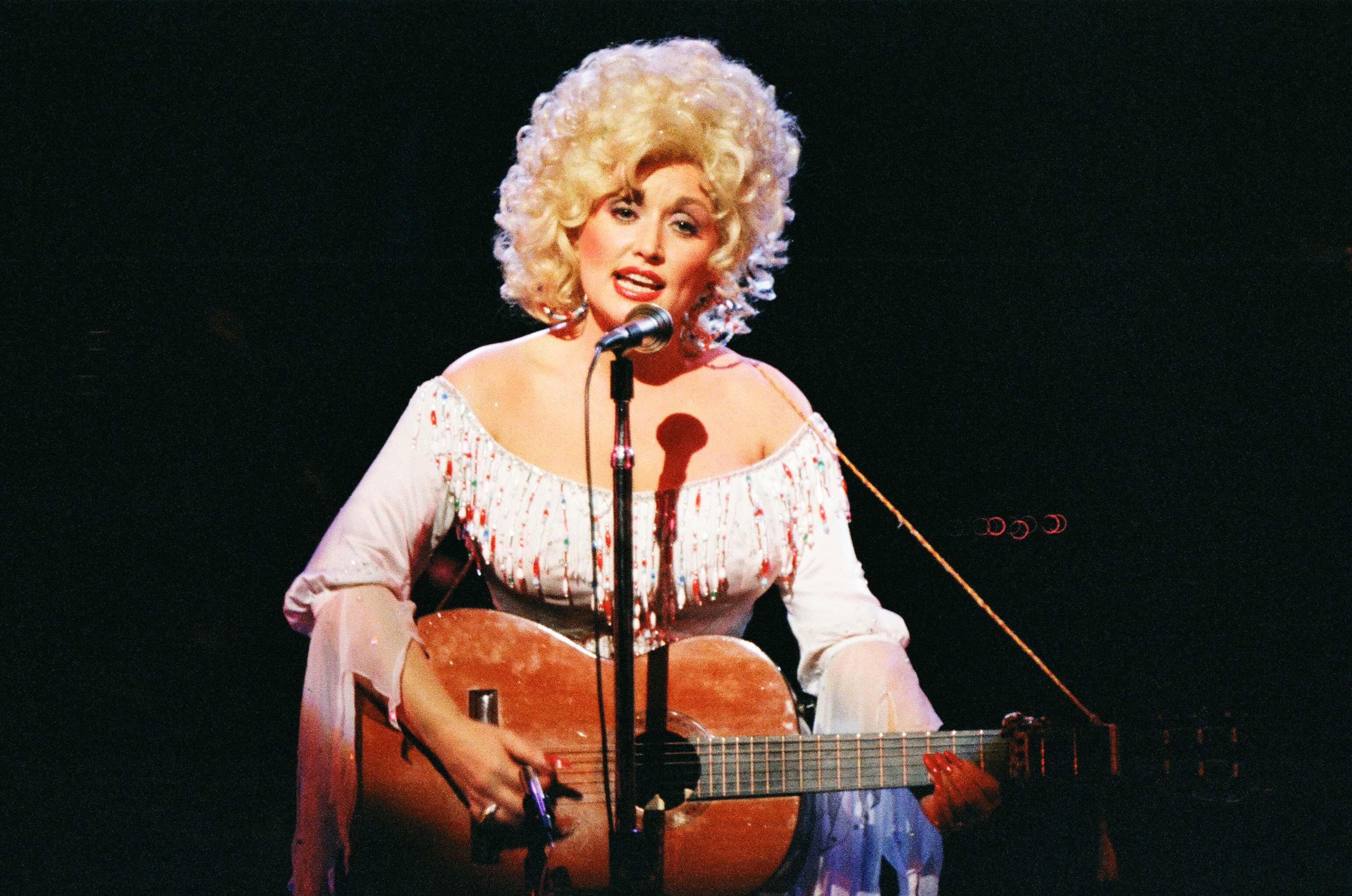 Dolly Parton asks Tennessee lawmakers not to erect a statue of her.