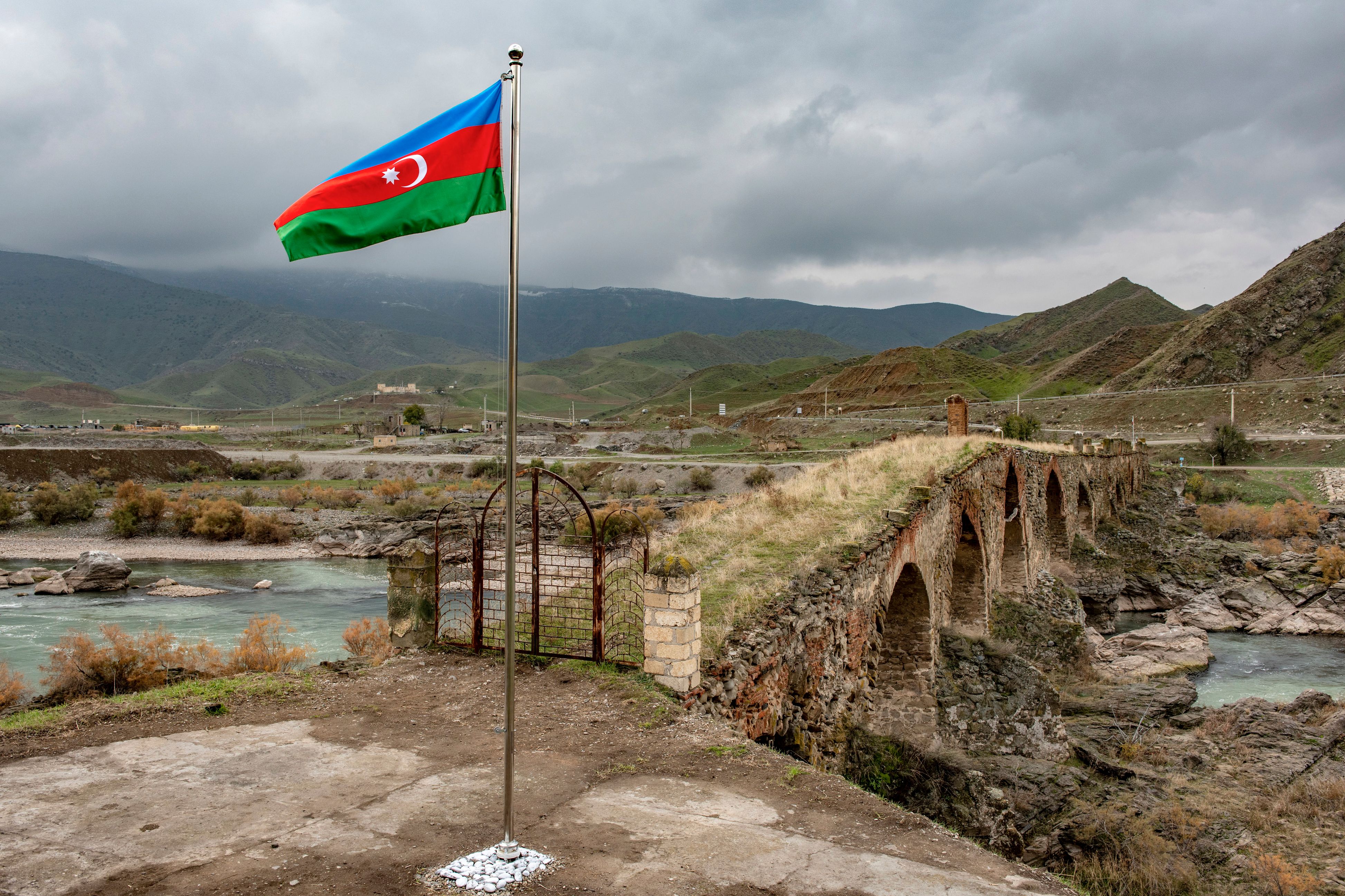 Азербайджан начнет войну. Худаферинский мост Азербайджан. Граница Армении и Ирана. Иран Армения Азербайджан. Грузино армянская Азербайджанская граница.
