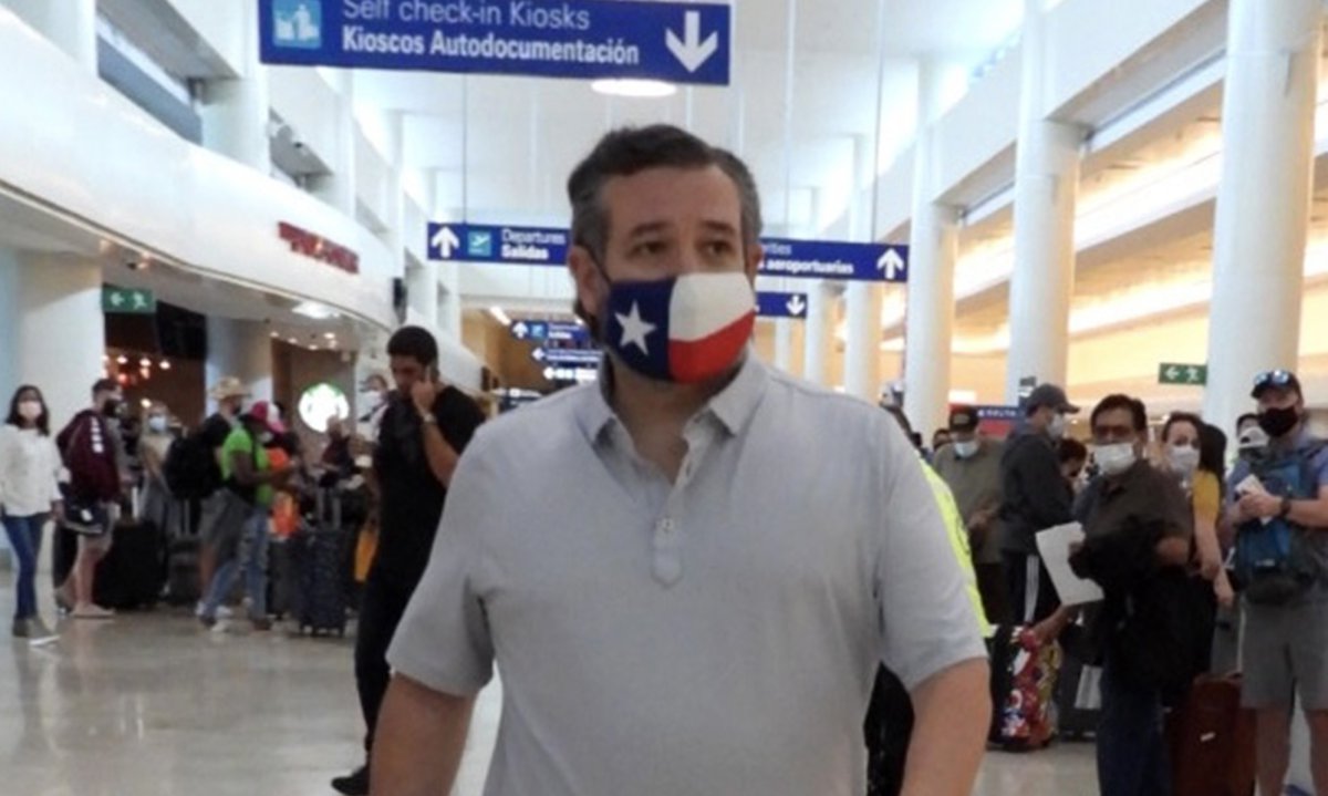 Cruz at Cancun International Airport