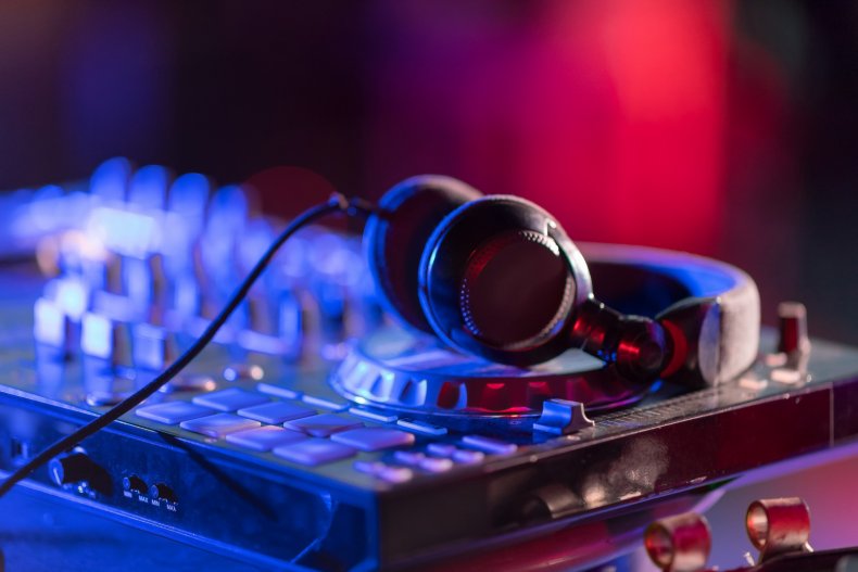 DJ