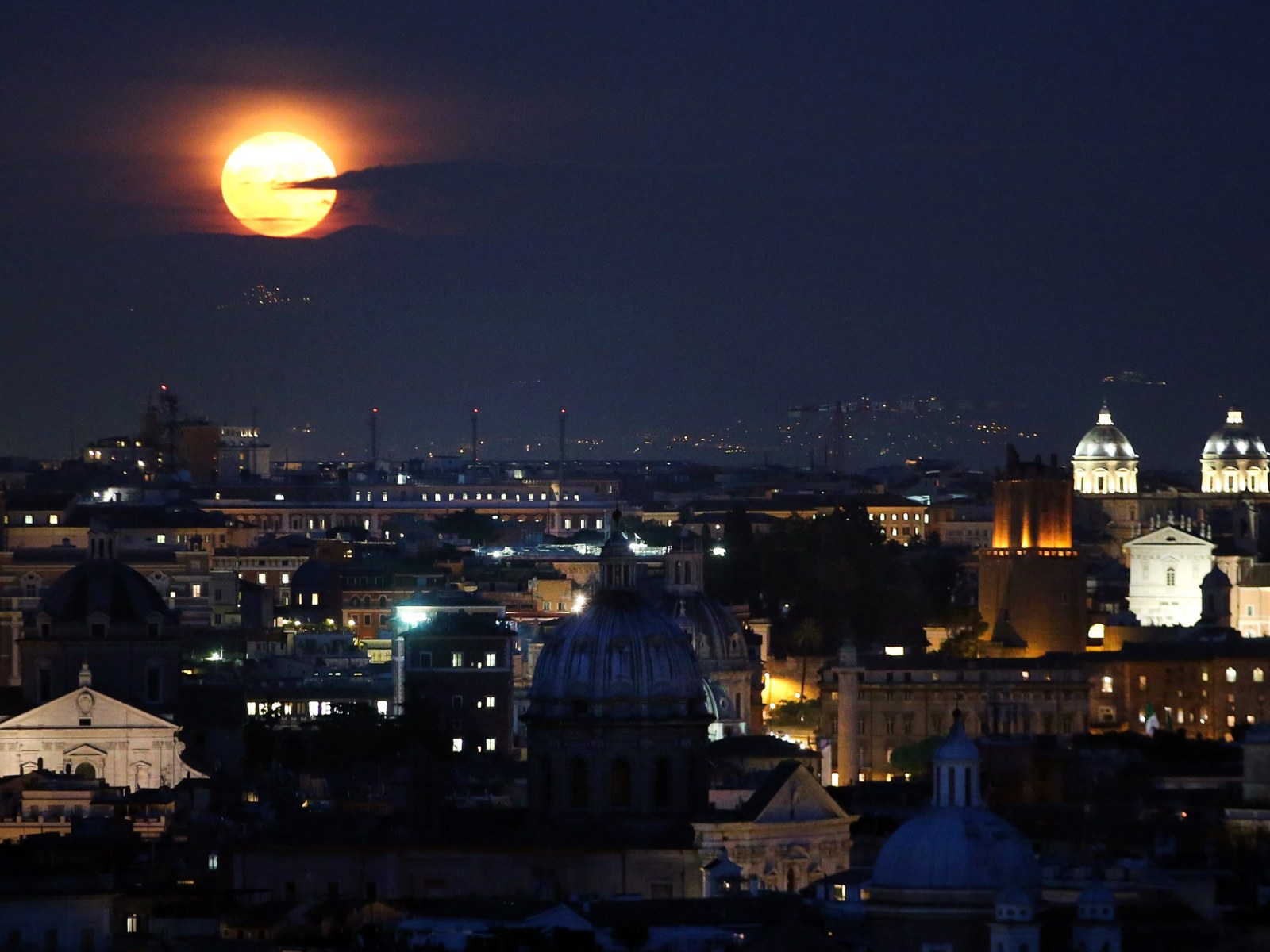 September Moon Rome New Moon In Rome Last Night's Star Was The Moon On My Late Night