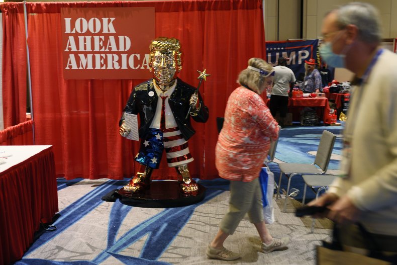 Statue dorée de Donald Trump à CPAC