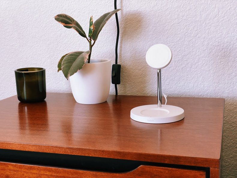 Belkin 2-in-1 Charger Stand with MagSafe